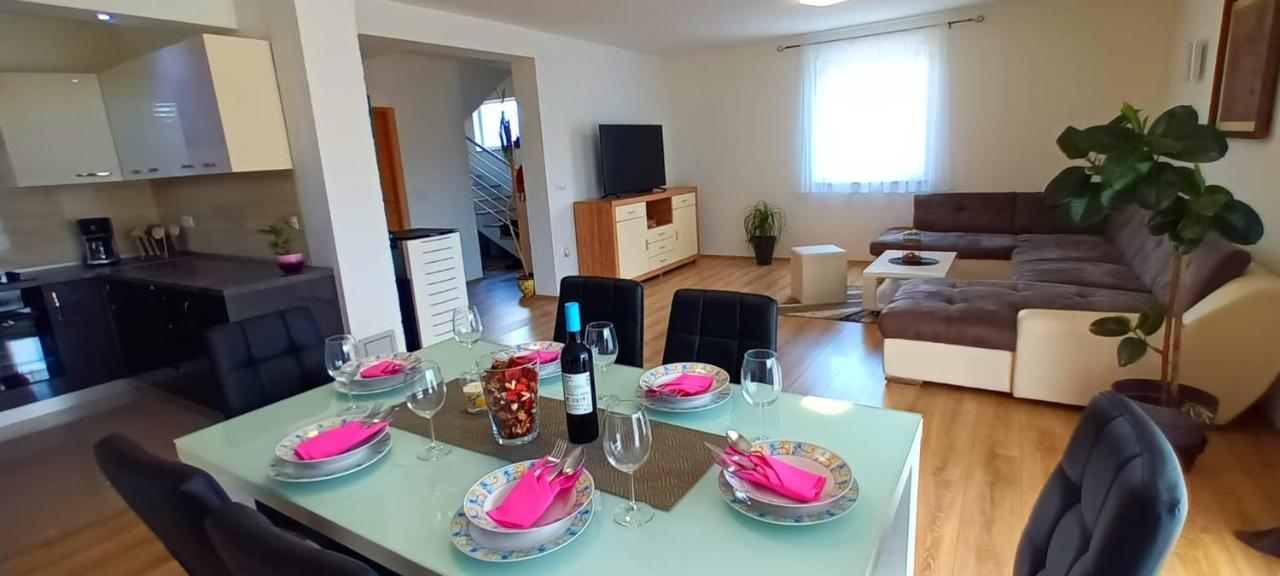 Leggiero Villa Benkovac Luaran gambar