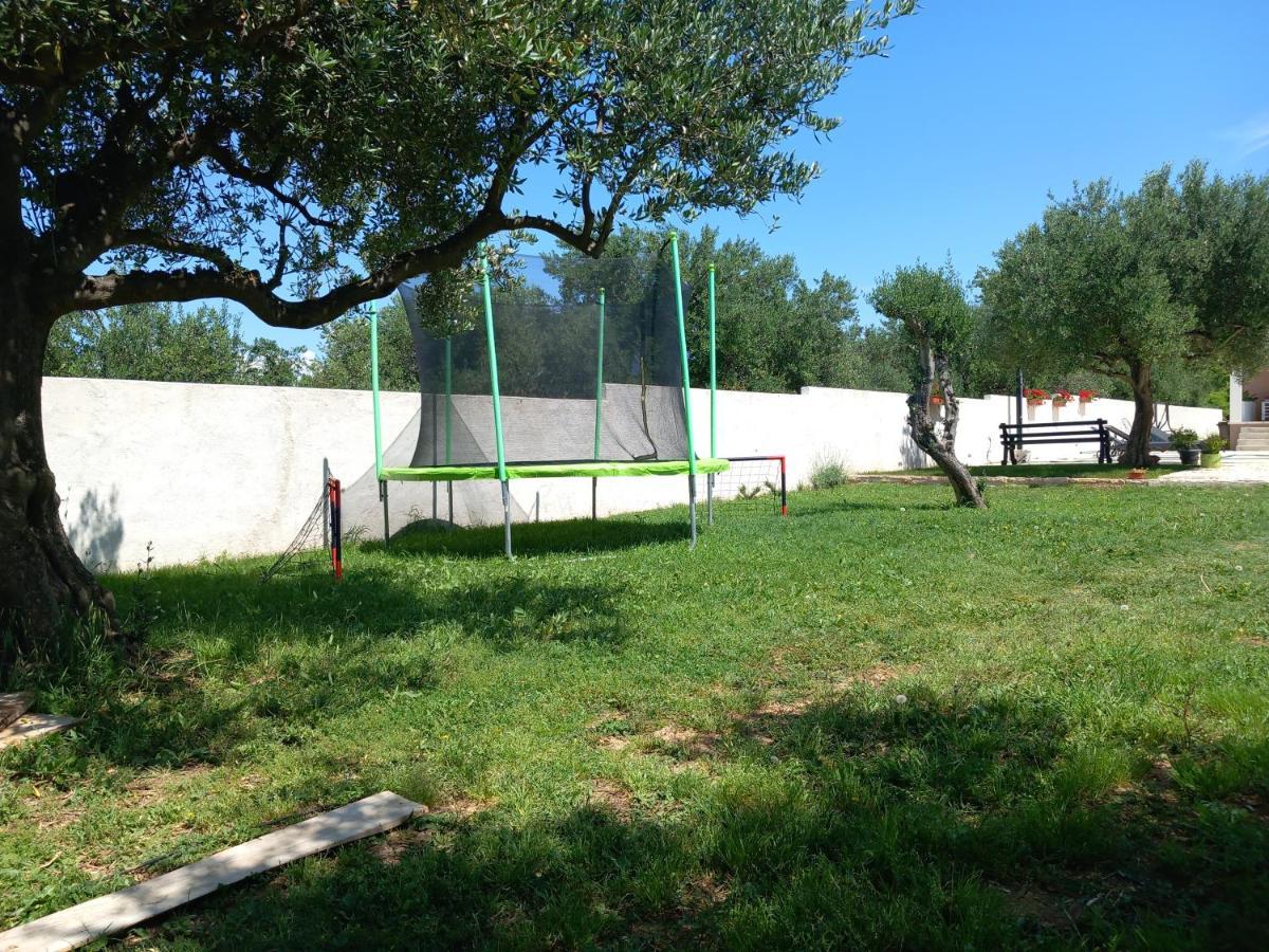 Leggiero Villa Benkovac Luaran gambar